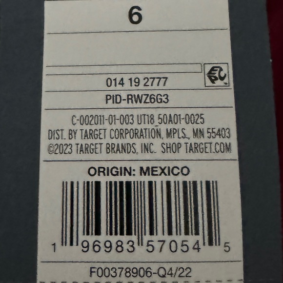 Black distressed high rise jean shorts. Size 6, Universal Thread - Picture 7 of 7